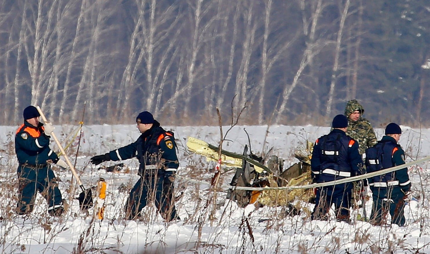 russia-plane-crash-emergency-teams-brave-snow-search-for-victims-the