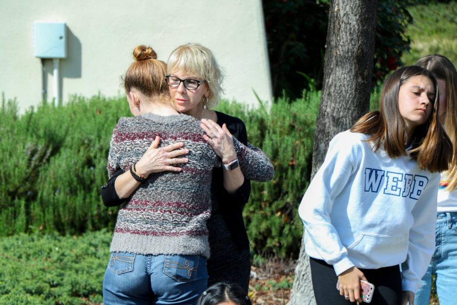 Georgia Newman (‘18) embraced by dean’s assistant, Mary Tarushka, after 17 minutes of silence on March 17, 2018, one month after the Parkland shooting. 