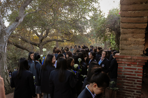 The VWS students and newly signed freshmen hurriedly walk to the dining hall for an advisory dinner. Graphic courtesy of Isabel Flores ('21).   