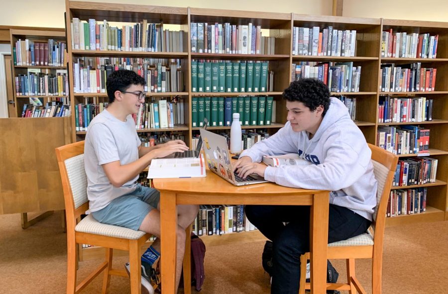 Hunter Lange (‘22) and Dillon Anabi (‘22) productively spend their Free Block getting ahead on homework. 