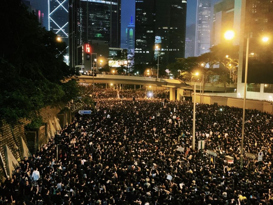 A+Hong+Kong+street+full+of+protesters