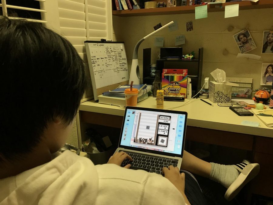 Jojo Jiang (‘22) plays “Not-Tetris” at 9:08 p.m..