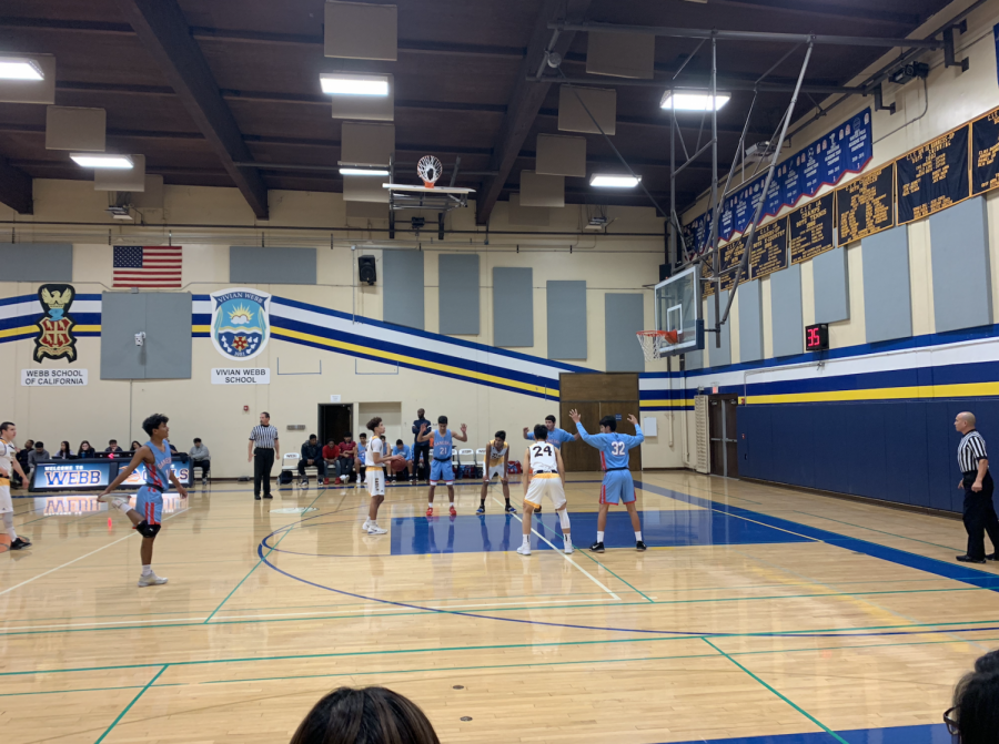 Justice Thomas (‘21) prepares to shoot a free throw.