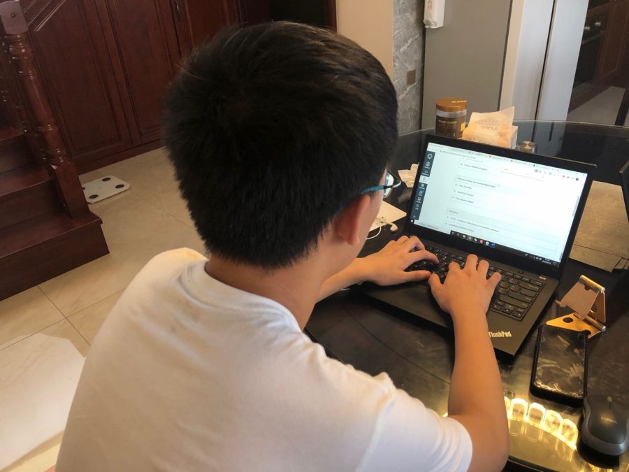 Jonathan Yu (‘22) studies at home.