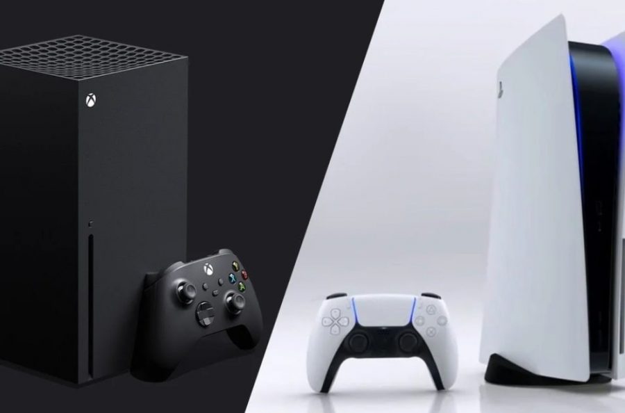 The+Xbox+Series+X+%28left%29+vs.The+PlayStation+5+%28right%29.+