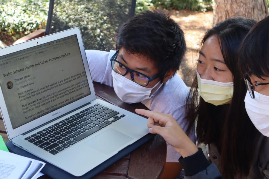 Simon Kang (‘22), Josie Chow (‘22), and William Li (‘22) react to Dr. Smiths email with surprise.
Credit: Oma Sukul (23)