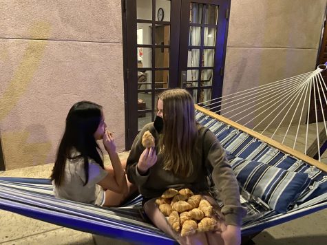  South Hutch roommates Zaneta Yeung (‘25) and Caitlin Delgado (‘25) enjoy mini croissants on the SoHo patio.