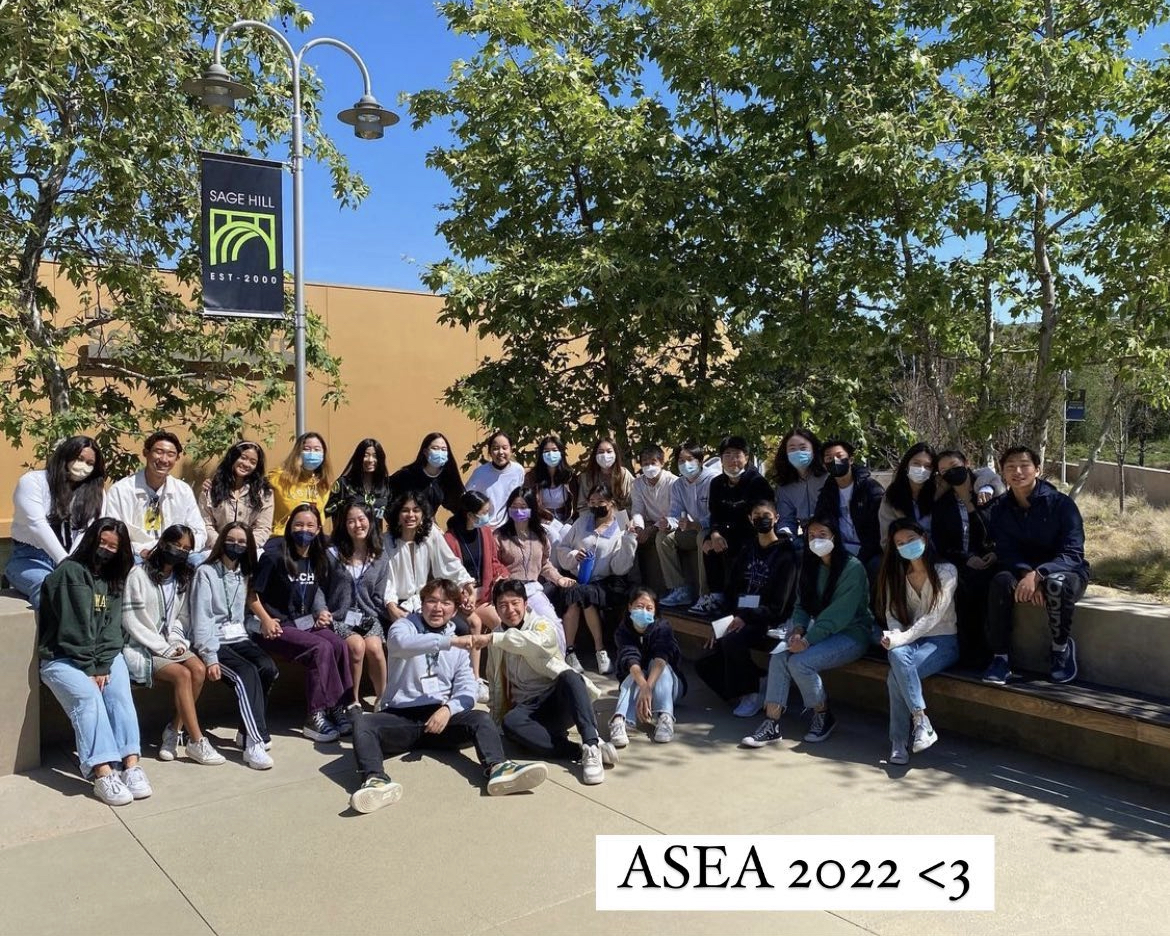 At Sage Hill School in Newport Beach, CA, students who attended the AsEA conference gather around for a picture on the last day of the conference. Students hailed from four different private schools— St. Johns School in Houston Texas, Sage Hill School in Newport, CA, Crossroads School in Santa Monica, CA, and The Webb Schools of California. From left to right and top to bottom, the Webbies who attended were: Gabby Diaz (‘23), Nick Lee (‘22), Kaylynn Chang (‘23), Ben Thien-Ngern (‘23), Ian Chang (‘23), Richard Wu (‘23), Theresa Hu (‘24), Kathy Duan (‘25), Leia Albornoz (‘25), Kiera Yap (‘22), Roy Zhang (‘22), and Hanson Hu (‘23). Those not pictured but attended were Karen Chen (‘23) and Viraj Nigam (‘23) 