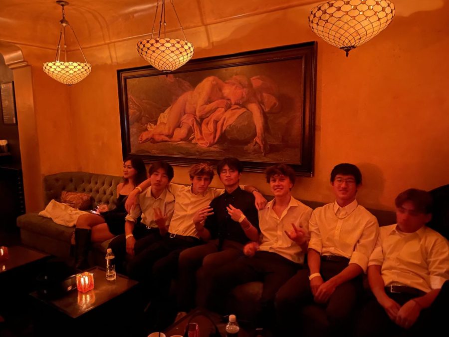 Andrew Paik (‘25), Julian Ratinoff (‘25), William Koo (‘25), Andy Falk (‘25), Erik Sun (‘25), and Austin Berg (‘25) felt the need for a break as well. They got drinks and then went to one of the lounge areas. They then rest while preparing to go back into the craziness of the mosh pit.  