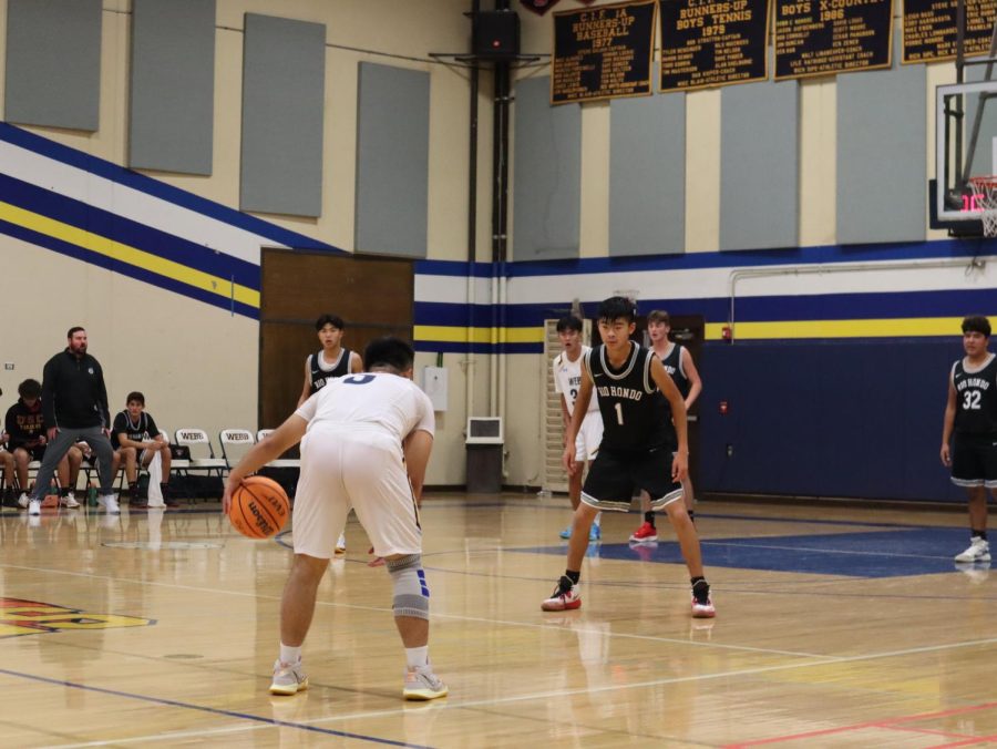 Eric Zhu (‘25) starts the tournament off as point guard for the WSC Basketball Team against Rio Hondo. The game starts quickly as Webb wins the tip off giving them first possession trying to put points on the board as Eric calls out the offensive play. 