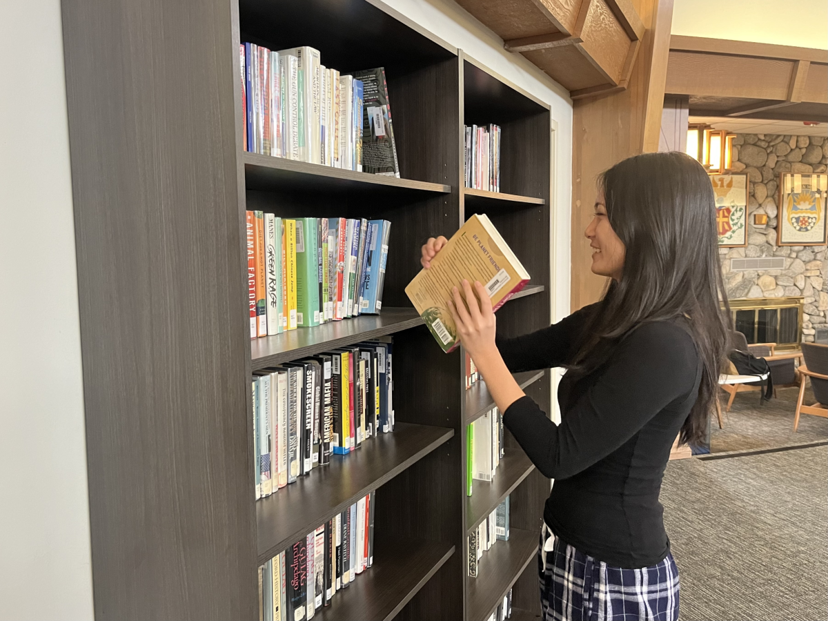 Jialu Chen (‘24) serves one of her several prefect library duties by sorting and putting student-borrowed library books back into their original spots on the shelves. While this task may seem simple to some, looking through Fawcett’s numerous shelves for the books’ perfect place proves to be a very tedious task. 