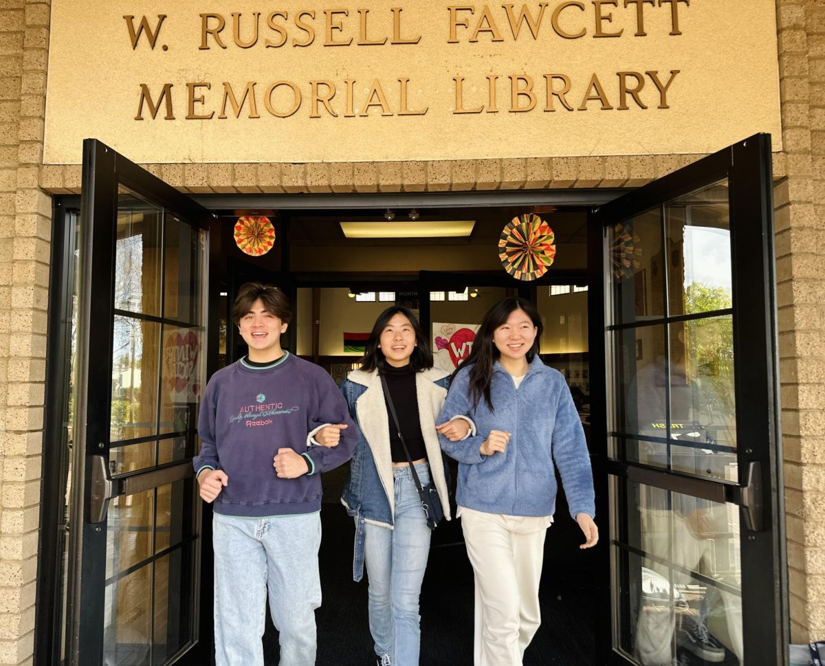Stratton Rebish (‘24), Eleanor Hong (‘24), and Emily Li (‘24) link hands and walk out of Fawcett Library to grab a bagel at the dining hall after reading Kathy Duan’s how to make the perfect Webb bagel article. “How many more opportunities do we have left as seniors to enjoy a Webb bagel?” Emily said. Like them, other seniors are taking advantage of their newfound freedom to enjoy delicious food, relax, and seek new hobbies.  