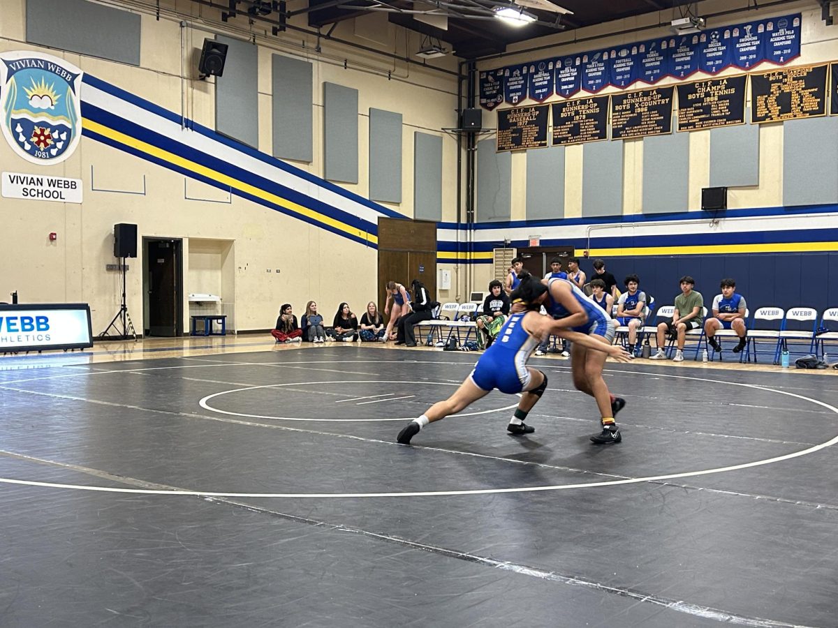 Evelyn Fu (‘27), a Webb wrestler, grabs her opponent’s legs as the teams watch inattentively. As Evelyn scores 3 points for her takedown, the crowd erupts into cheers. “I want [the wrestlers] to lock into the present moment because the present moment is all we have,” said Rieanna Duncan, the girls’ head wrestling coach. The wrestling team won both schools in the tri-school meet with confidence, and both the coaches and athletes look forward to more matches in the future.  