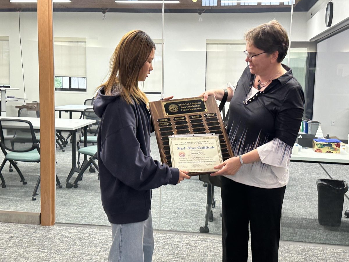 Professor Olga Korosteleva from California State University Long Beach hands the SCASA Regional Data Visualization Poster Competition plaque to Anna Park (‘26). The award was presented in the Fawcett Library in front of the Charles Huang Innovation Wing. “I learned from my own experiences that social awareness and community engagement often spark meaningful scientific inquiries,” said Anna. 